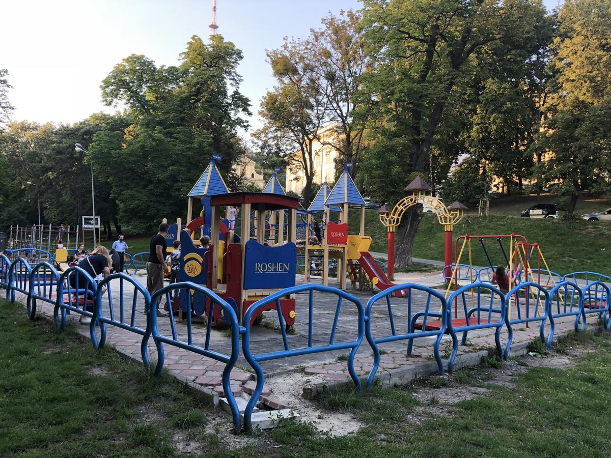 Apartment On Lesi Ukrainky Λβιβ Εξωτερικό φωτογραφία